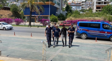 Alanya’da 3 göçmen kaçakçısı adliyeye sevk edildi