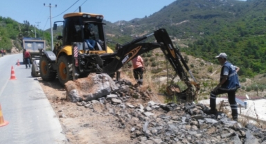 Alanya’da 9 mahalle yoluna yaz bakımı yapıldı