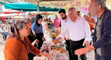 Alanya'da Ela bebek için düzenlenen kermese yoğun ilgi