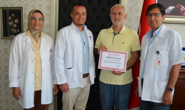 Alanya’da emektar sağlıkçıya teşekkür belgesi