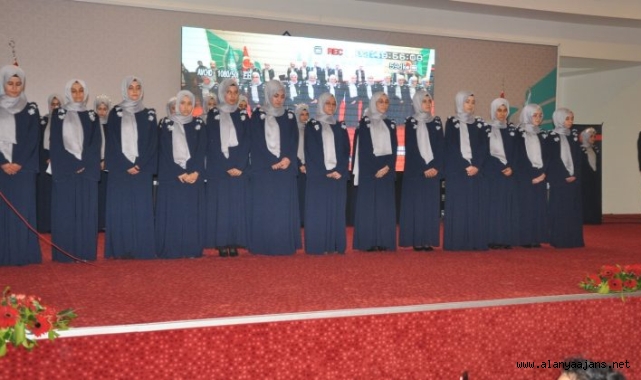 Alanya’da hafız olmaya hak kazanan öğrenciler için icazet programı düzenlendi