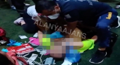 Alanya’da halı sahada maç yaparken kalp krizi geçirip öldü