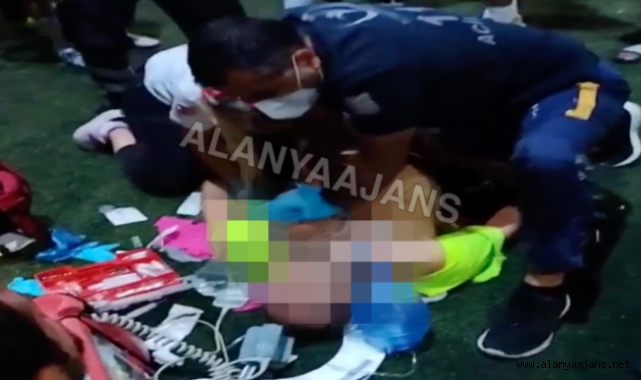 Alanya’da halı sahada maç yaparken kalp krizi geçirip öldü