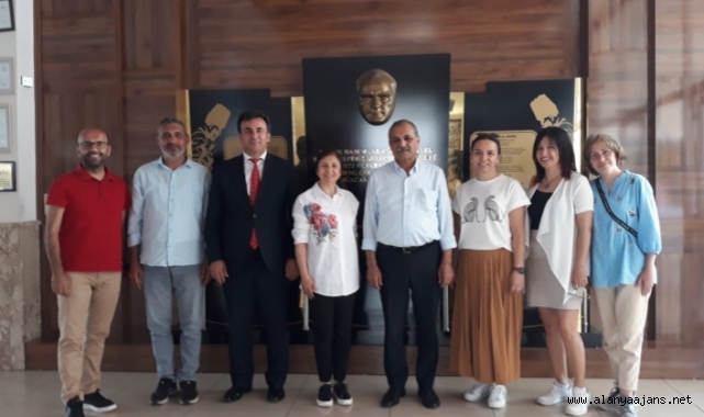 Alanya'da kermeste renkli görüntüler oluştu