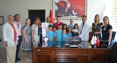 Alanya'da öğrencilerden sağlık çalışanlarına anlamlı hediye