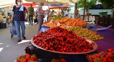 Alanya'da pazarda 100 TL’den satılan kiraz zirveye oturdu