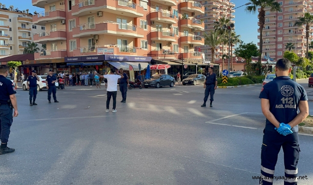 Alanya'da sokak ortasında kafasına silah dayayıp intihara kalkıştı