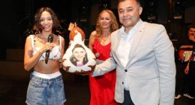 Alanya'da turizm festivali Zeynep Bastık konseriyle sona erdi