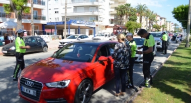 Alanya'da yayalara yol vermeyen sürücülere ceza!