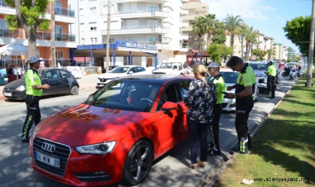 Alanya'da yayalara yol vermeyen sürücülere ceza!