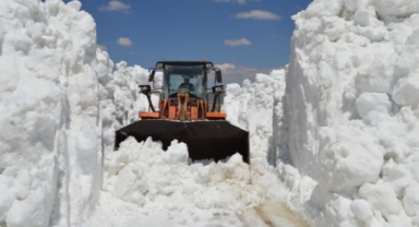 Söbüçimen yayla yolunda karla mücadele çalışması