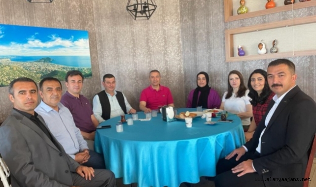 Türk Eğitim Sen, eğitimci anneleri kahvaltıda buluşturdu