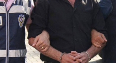 Alanya’da aranan 2 şahıs polis tarafından yakalandı