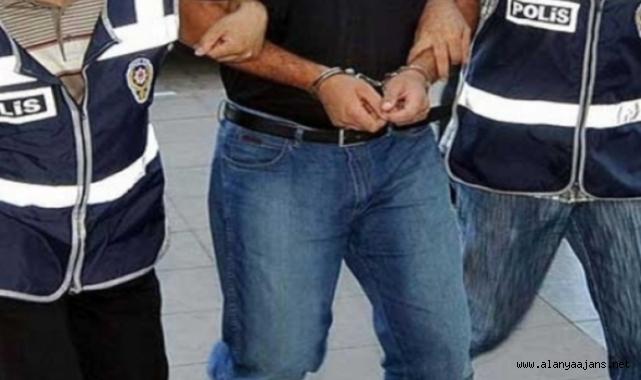 Alanya’da aranan 2 şahıs polis tarafından yakalandı