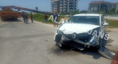 Alanya’da feci kaza: Otomobil bahçeye uçtu