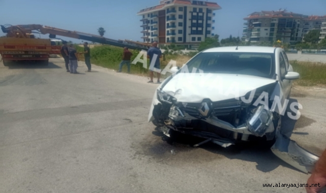 Alanya’da feci kaza: Otomobil bahçeye uçtu