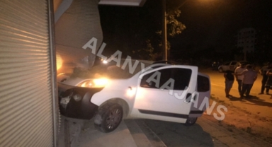 Alanya’da jandarmanın dur ihtarına uymayarak kaçan Suriyeli genç kaza yaptı