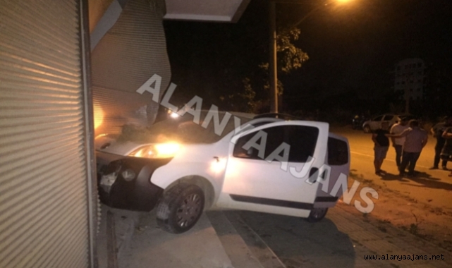 Alanya’da jandarmanın dur ihtarına uymayarak kaçan Suriyeli genç kaza yaptı
