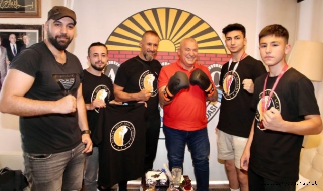 Alanya Muay Thai Takımından Başkan Şahin'e ziyaret