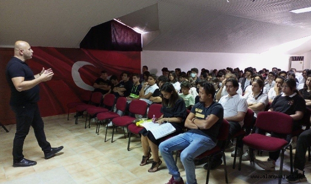 Alanyalı müdür ve gaziler ahenk kapsamında öğrencilerle buluştu