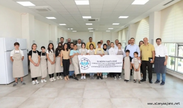ALKÜ'den çocuklara çikolata eğitimi