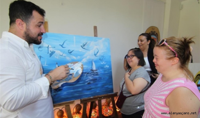 Ressam Dağ, özel öğrencilerin ruhuna dokundu