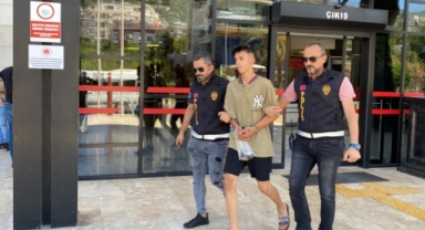 Alanya’da 10 yıl hapis cezasıyla aranan şahıs polis tarafından yakalandı