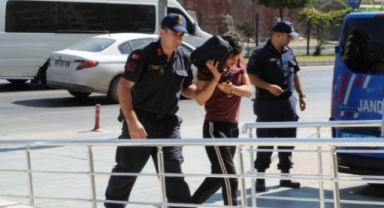 Alanya’da şüpheli şahsın çantasından uyuşturucu çıktı