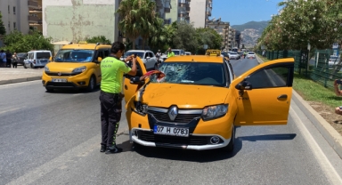 Alanya’da taksinin çarptığı kadın hayatını kaybetti