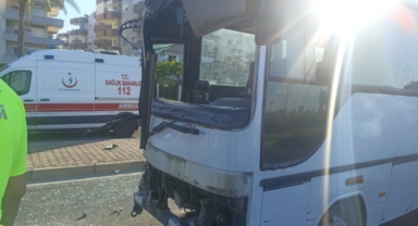 Alanya otel servisleri çarpıştı: 12 yaralı