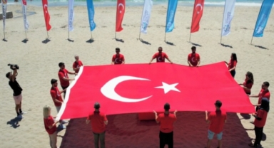 ALKÜ 15 Temmuz'u gökyüzünde andı