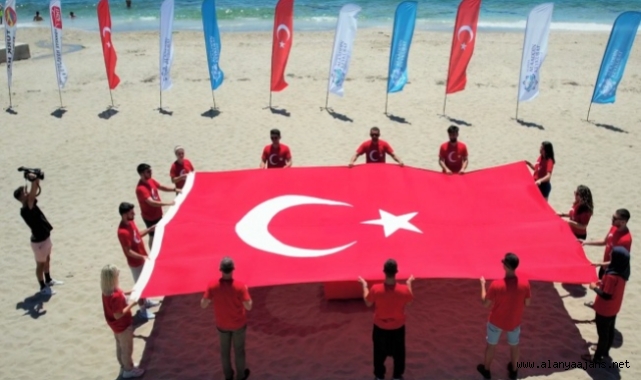 ALKÜ 15 Temmuz'u gökyüzünde andı