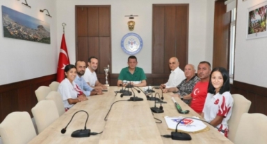 Avrupa Şampiyonu takımdan Ürkmezer'e ziyaret