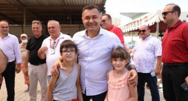 Başkan Yücel kurban kesim yerlerinde vatandaşla buluştu