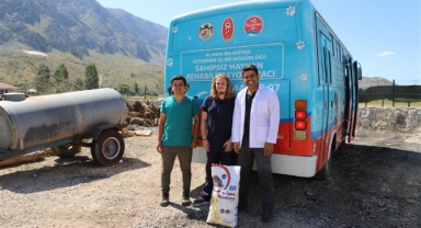 Alanya Belediyesi kırsalda hayvanların bakımını yapıyor