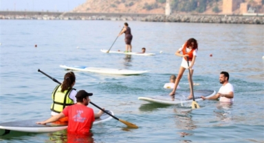 Alanya'da engelli bireyler SUP Board ile deniz keyfi yaşadı