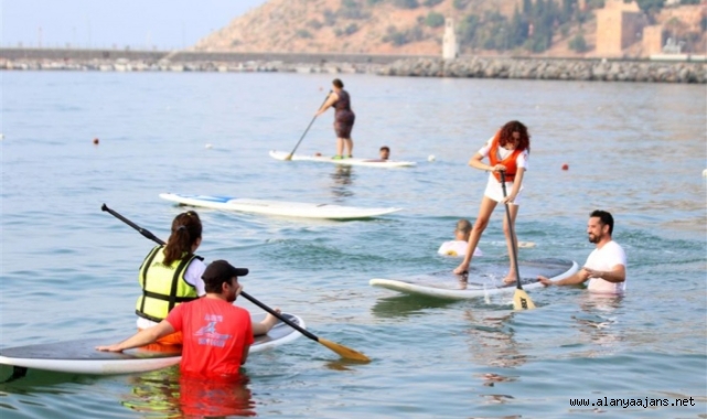 Alanya'da engelli bireyler SUP Board ile deniz keyfi yaşadı