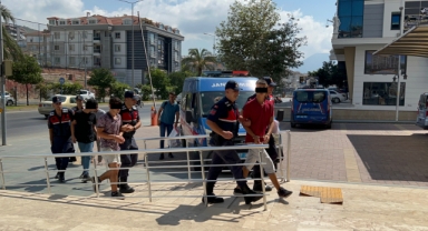 Alanya’da şapka ve maske takıp 100 bin TL’lik kabloları çaldılar