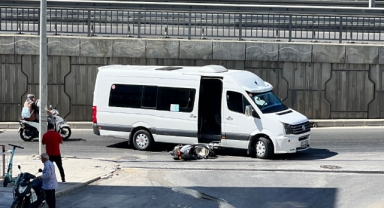 Alanya’da servis aracı ile motosiklet çarpıştı