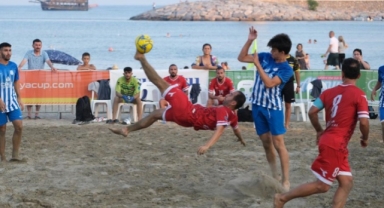 Alanya'da Türkiye Bölgesel Plaj Futbolu Ligi başladı