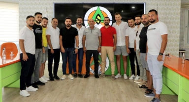 Alanyalı gençlerden Alanyaspor'a kombine desteği