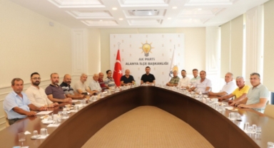 Toklu seçim öncesi 16 mahalle başkanı ile buluştu