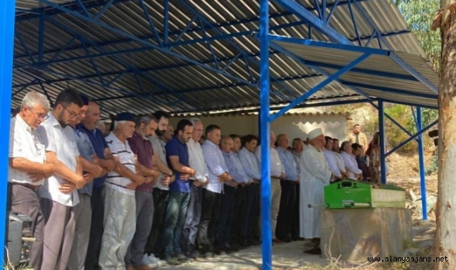 AK Partili Çelik’in babaannesi son yolculuğuna uğurlandı