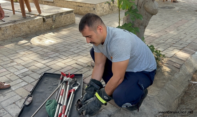 Alanya’da aracın motoruna sıkışan kediyi itfaiye kurtardı