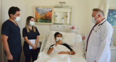 Alanya'da göğüs kafesinden 3 kilogramlık kitle çıkarıldı