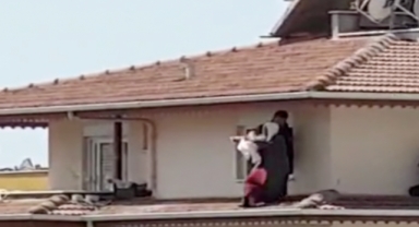 Alanya’da jandarma intihara kalkışan kadını ölümün kıyısından çekip aldı!