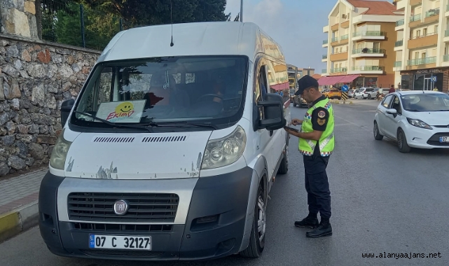 Alanya’da jandarmadan servis araçlarına denetim