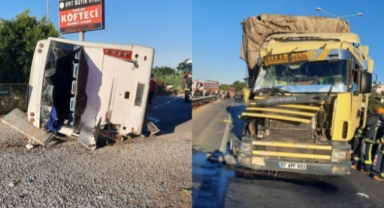 Alanya’da TIR ile yolcu minibüsü çarpıştı: 3 yaralı