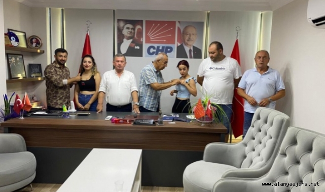 ALKÜ’lü gençler CHP'ye katıldı