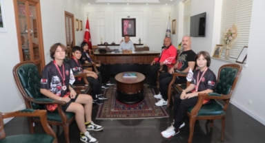 Muaythai şampiyonlarından Kaymakam Ürkmezer’e ziyaret